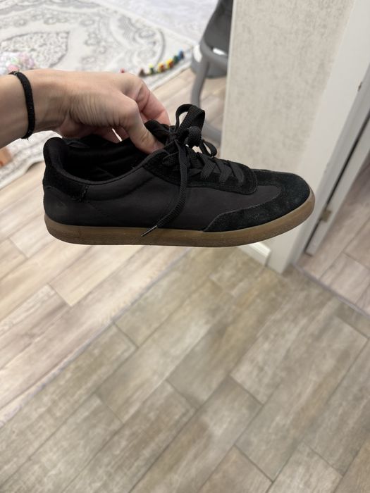 Зимние ботильоны и кеды Oysho