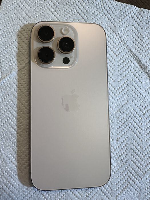 Vand iPhone 16 Pro ca nou,baterie 94% funcționează perfect, poze reale