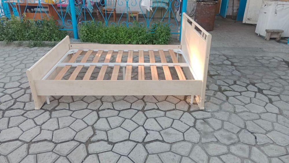 Кровать полуторка