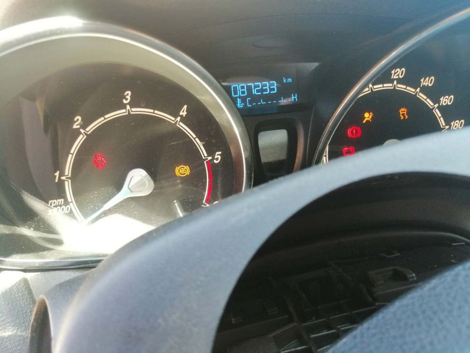 Ford Fiesta Avariat partea dreapta