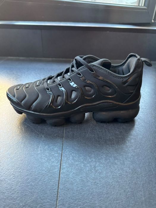 Черни обувки Nike Tn