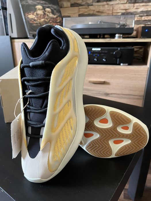 Кроссовки adidas Yeezy 700 44,5