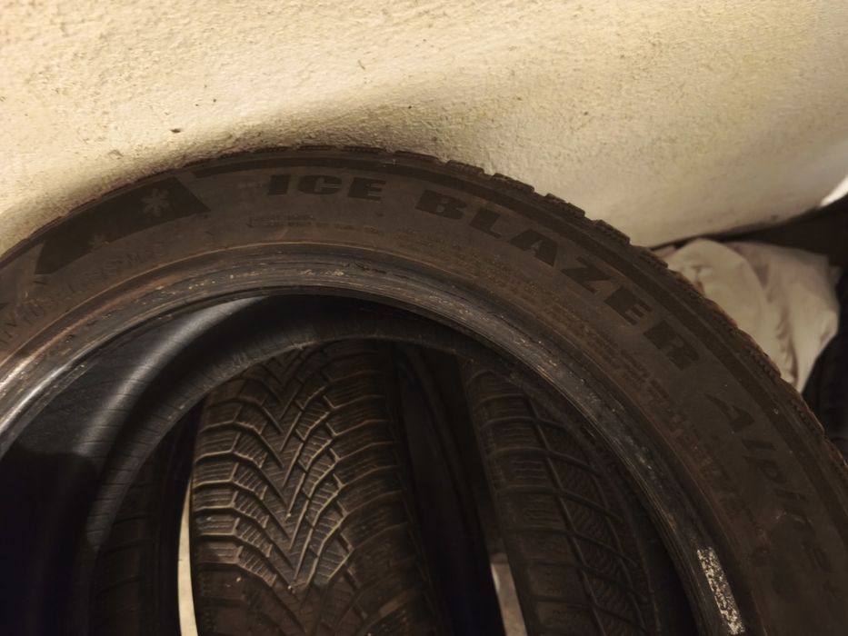 Гуми зимни  205/50/17