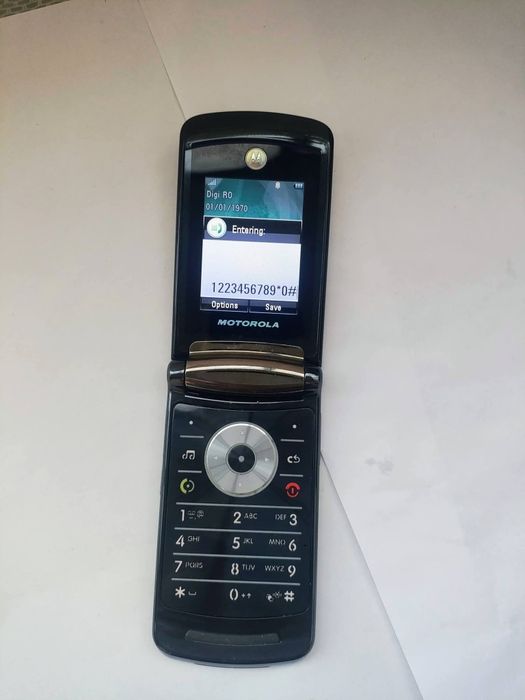 Motorola RAZR v8 ( decodat, baterie NOUA)