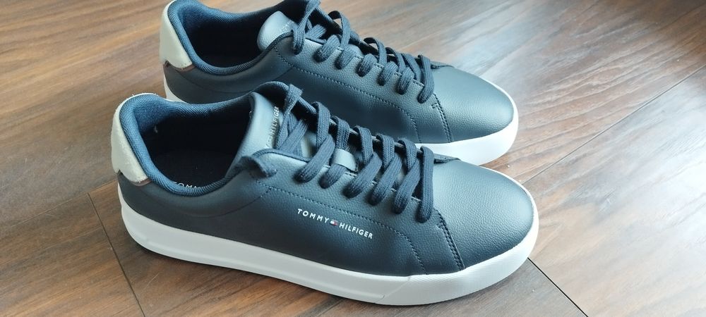 Tommy Hilfiger 44