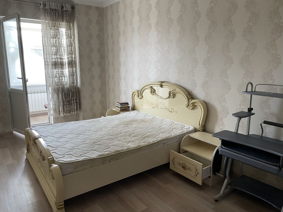 Матрас и Стол даром ! Самовывоз