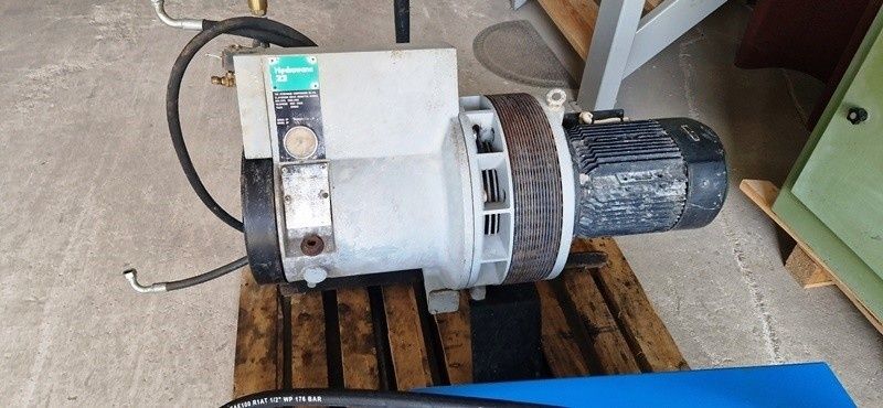 Бутален компресор 1000 лт + 2 мт по 5,5кв + Ел табло