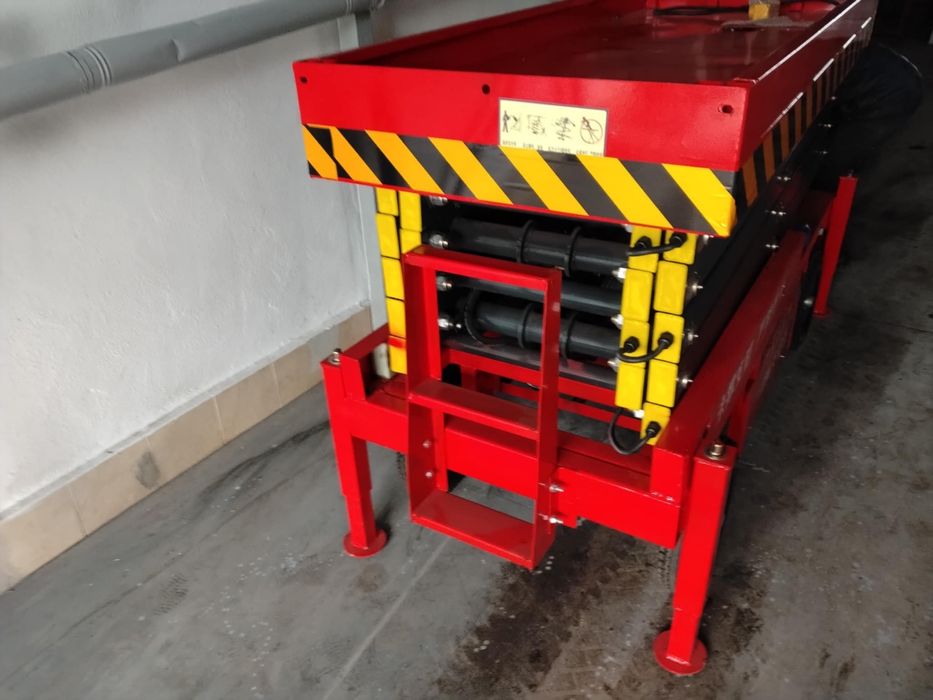 Schelă electrică , ridicare 8 metri, noua