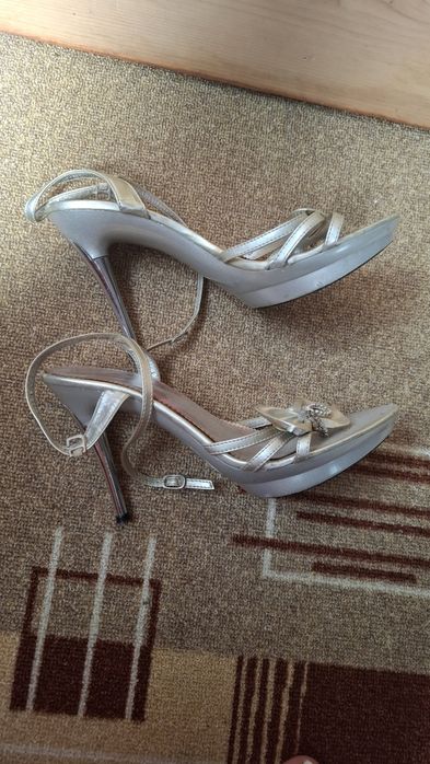 Официални сандали на ток