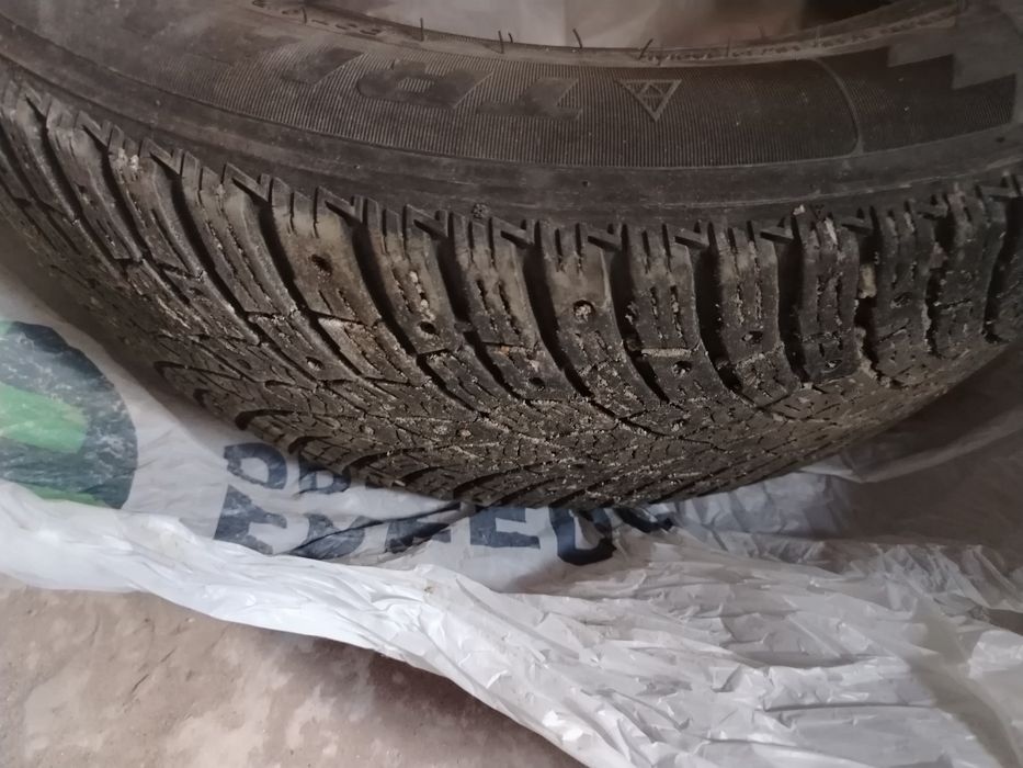Продам автошины зимние.