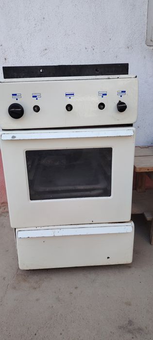 Gaz plita sotiladi. Holati yaxshi.