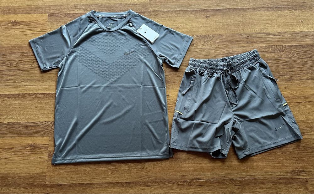 Мъжки сив екип Nike,тениската е дишаща материя,панталонките са шушлекови