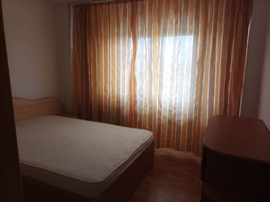 Vând apartament 3 camere decomandat