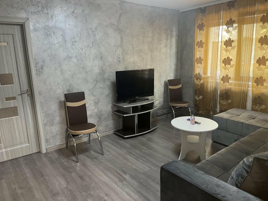 Proprietar inchiriez apartament 2 camere central recent renovat,nou