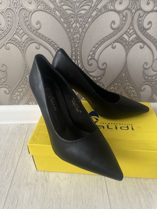 Продам туфли лодочки