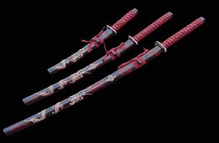 Катана Червен Дракон Комплект Заострени Дървени Кании Тройна поставка
