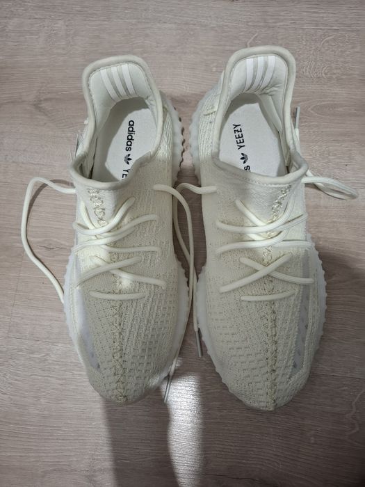 Vând Yeezy Boost 350