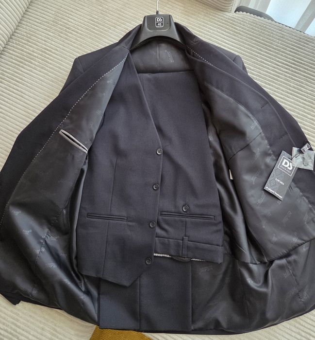 Set costum barbati + 2 rochii femei XXL