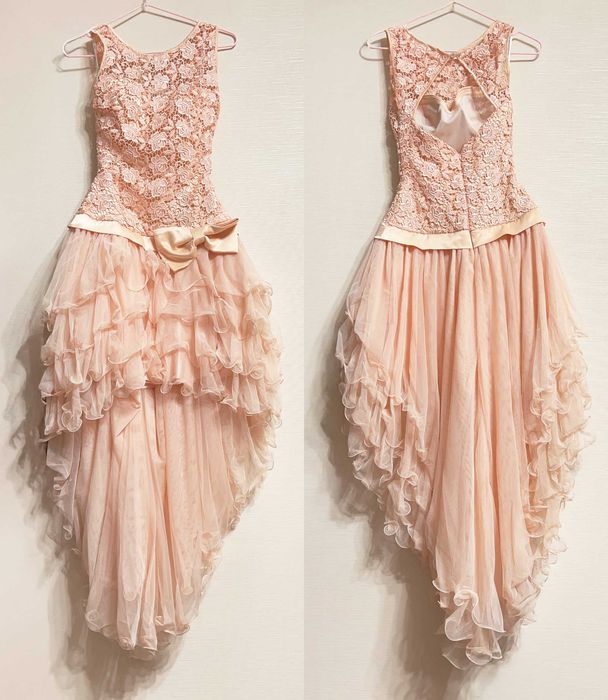 Вечернее открытое платье со шлейфом