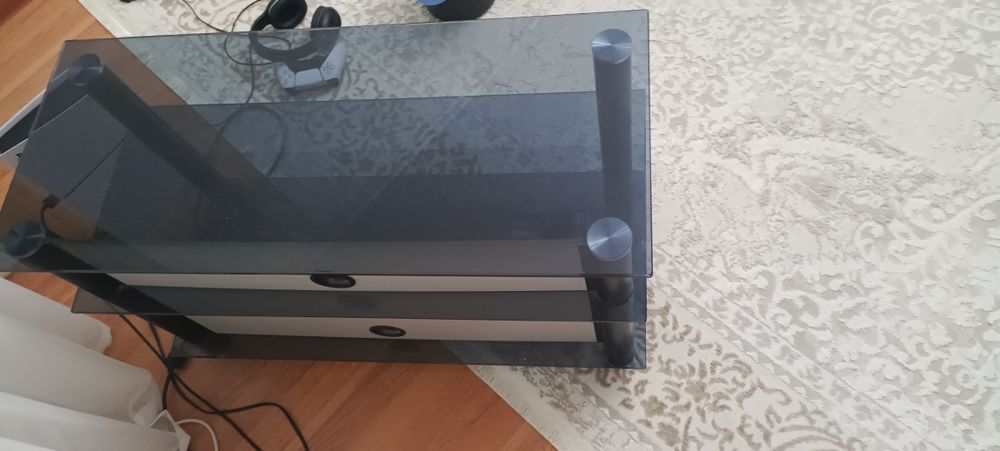 Продаётся стеклянный столик под телевизор