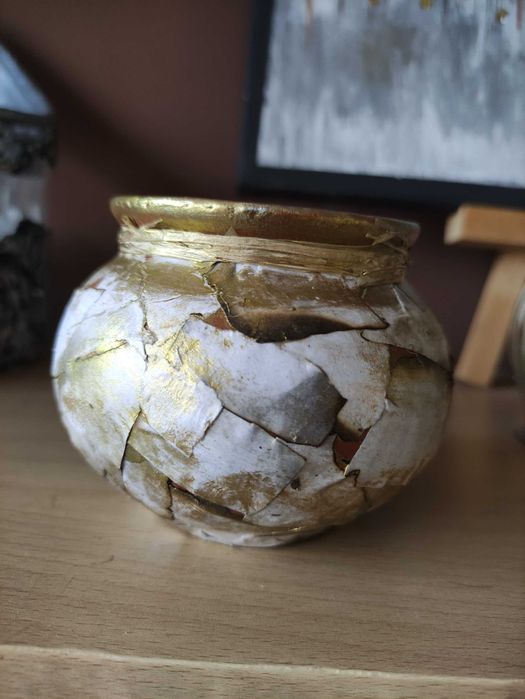 Ръчно рисувани чаши и свещник