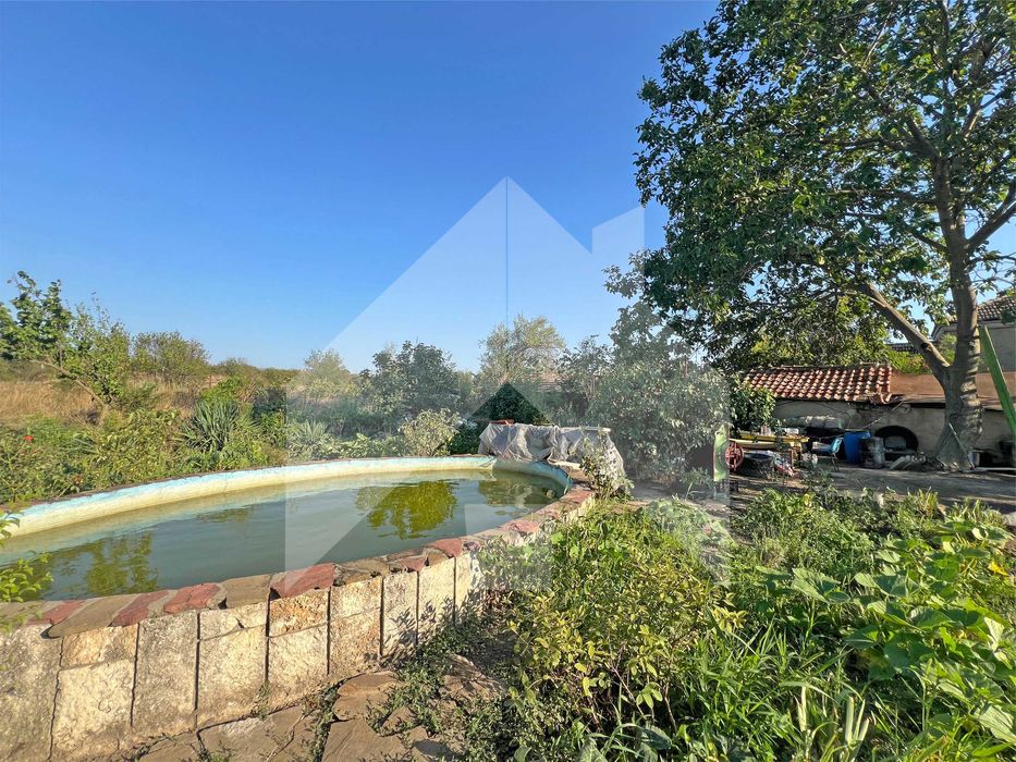 ПРОДАВА парцел 1,4 дка с ФУРГОН и КЛАДЕНЕЦ в гр. Плиска. ТОК! ВОДА!