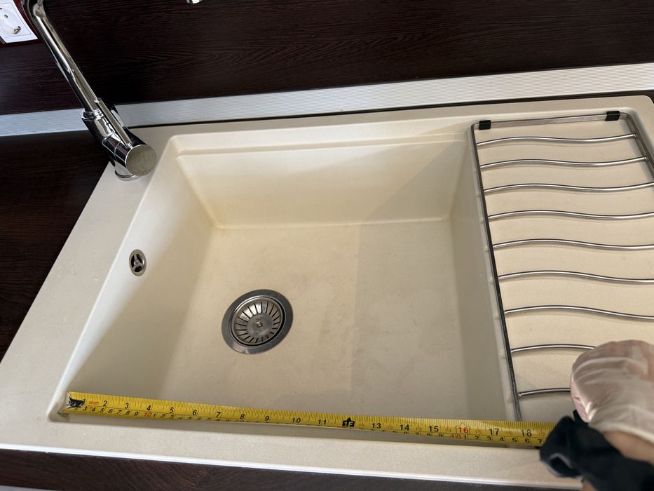 Мивка със смесител