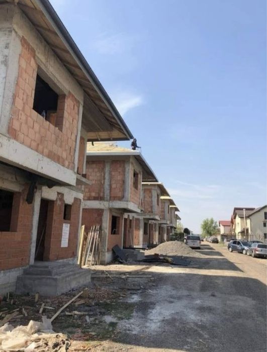 Firma de constructii executa case la rosu /case la cheie