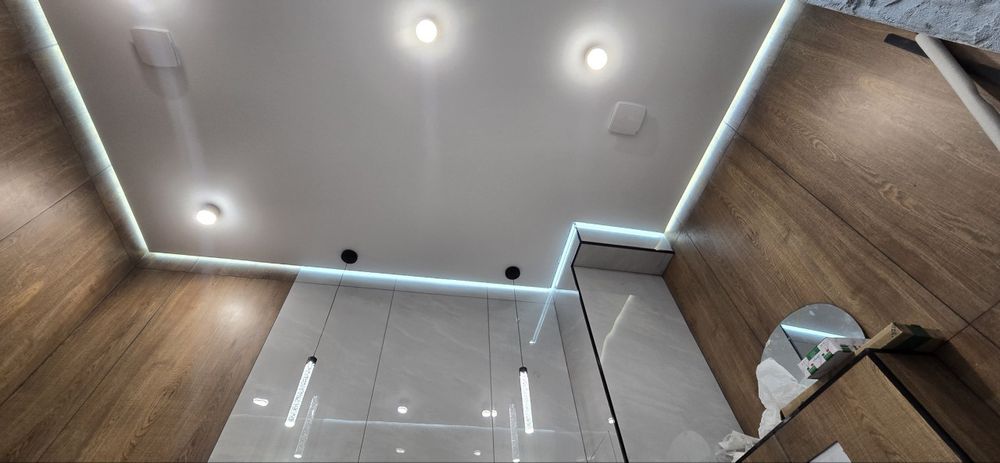 Natijnoy patalok xar xil turdagi Натяжные потолки разных цветов.