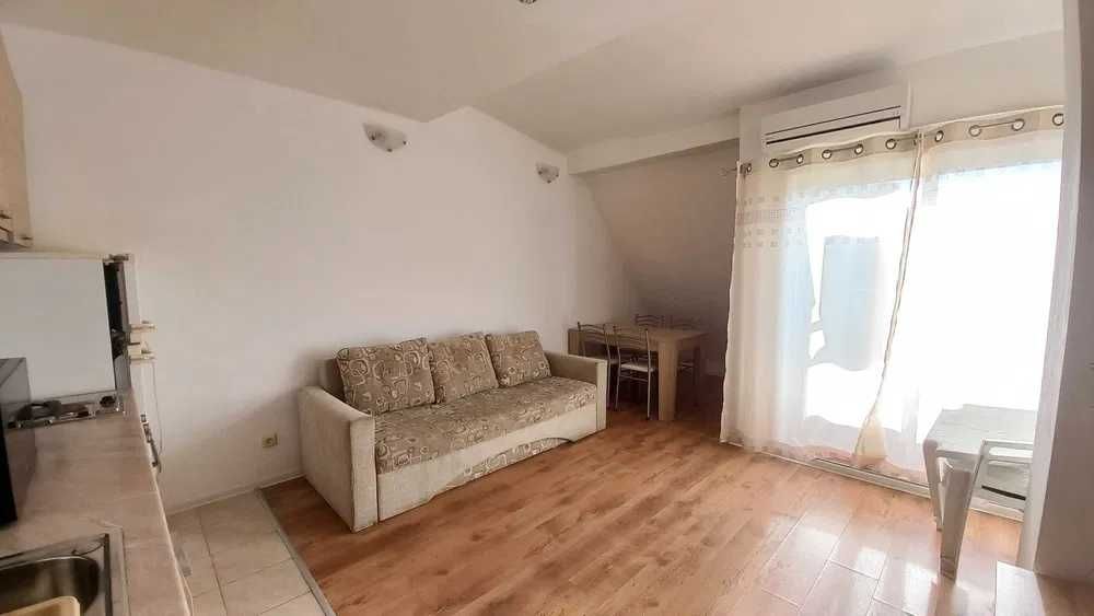 Дава се под наем Двустаен апартамент в к.к. Слънчев бряг - 45 кв.м за 104.55 € - Снимка #2