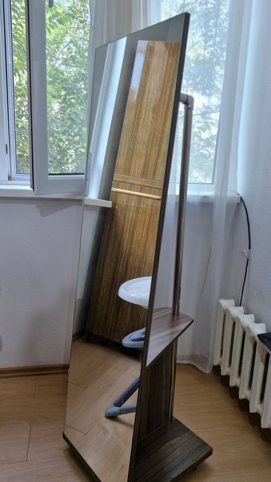 Зеркало напольное