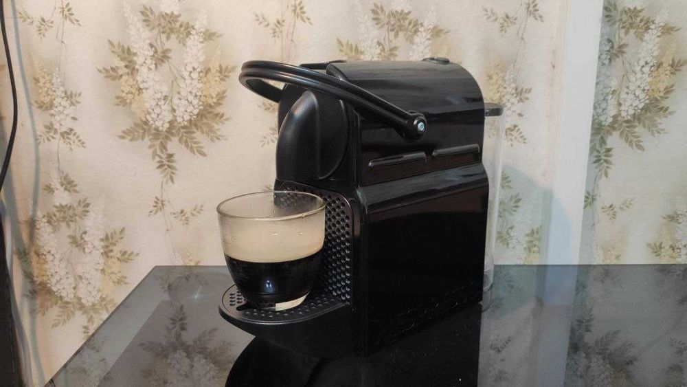 Капсульная кофемашина Nespresso Delonghi