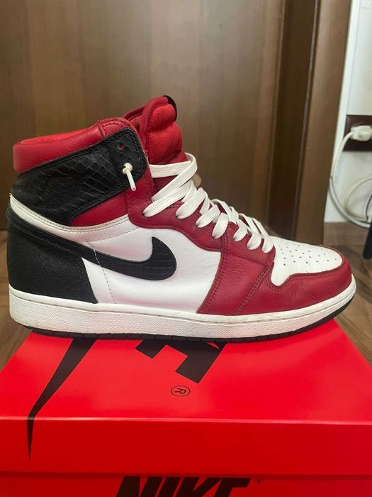 Air Jordan 1 Retro High Satin Snake Chicago