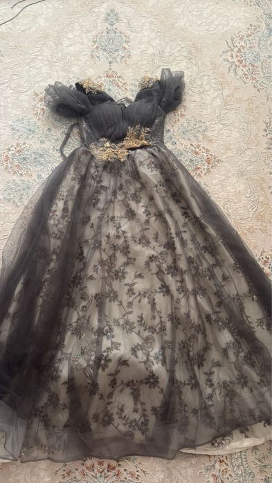 Продам вечерние платья