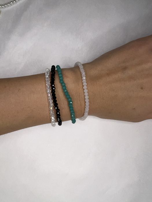 Тънки гривнички различни цветове