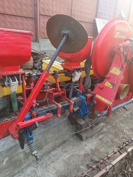 Vând semanatoare porumb unisem sicam