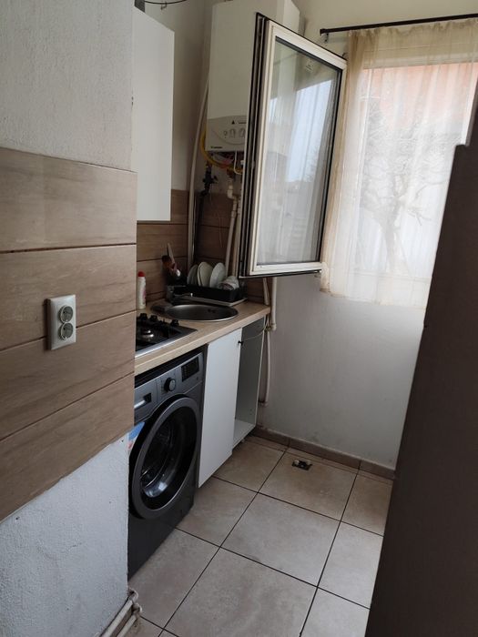 Apartament 3 camere curte comună