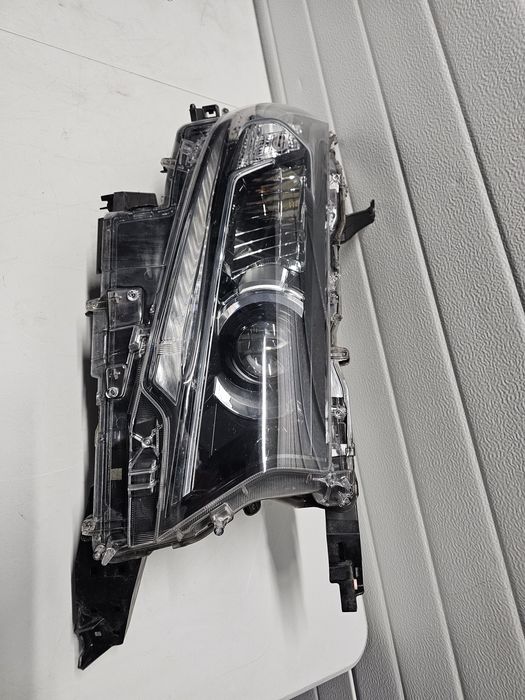 Far dreapta cu Led Toyota Land Cruiser J150
