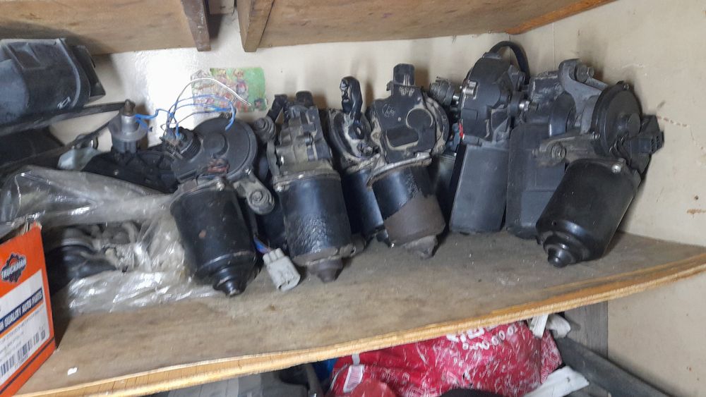 Продам     дворник     маторчик