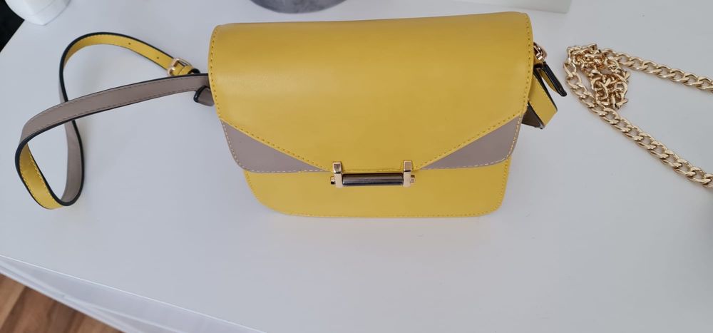 Жълта чанта през рамо