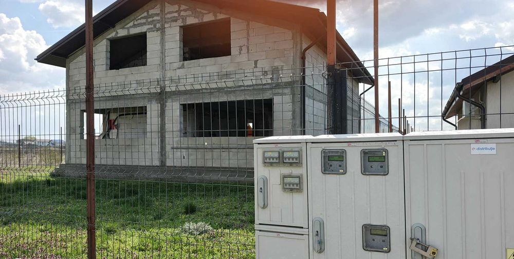Casa in curs de constructie de vanzare