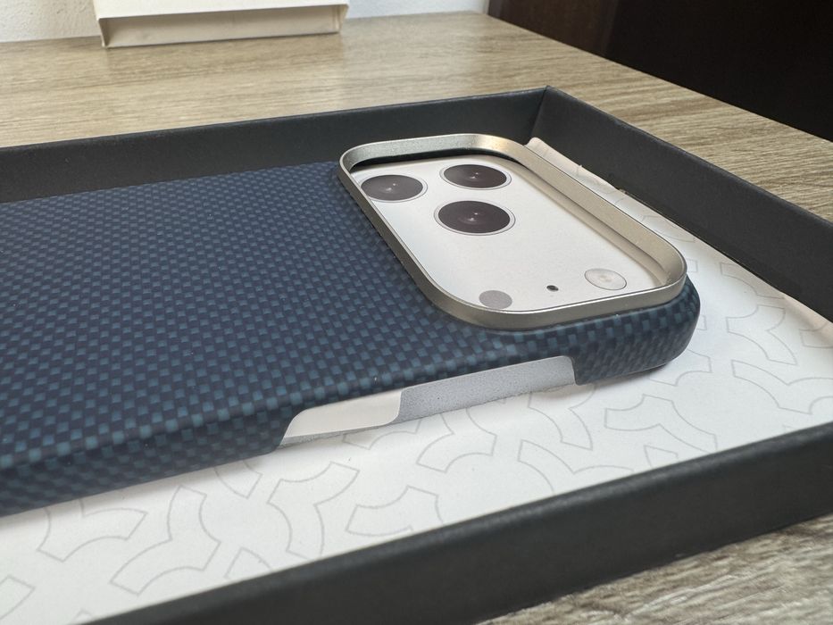 Benks iPhone 17 Pro ArmorTint