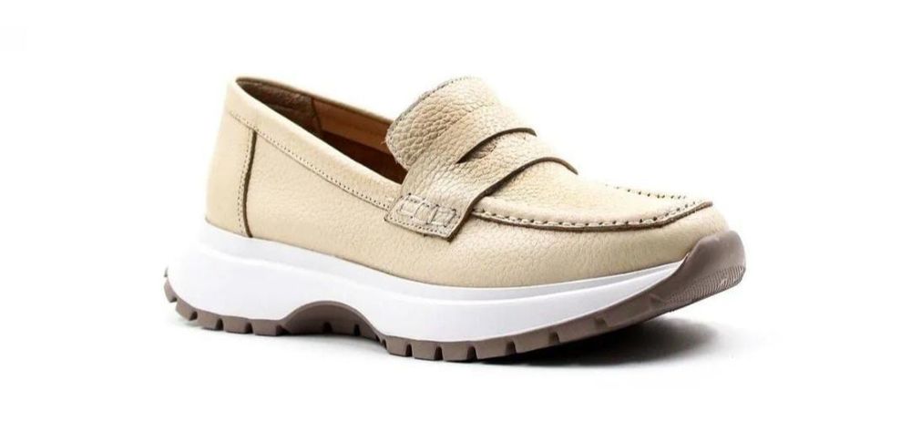 Продам срочно балетку кожа