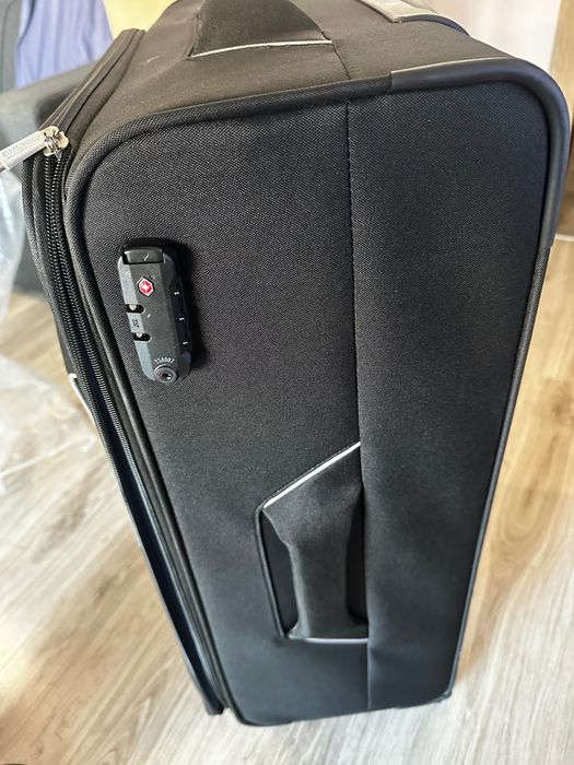 Куфар с 4 колела American Tourister