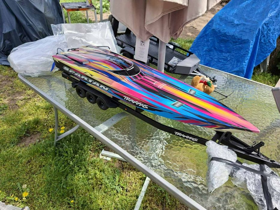 Лодка Trasxxas Spartan