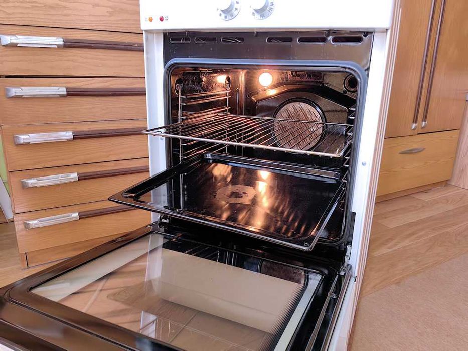 Готварска печка Gorenje стъклокерамичен плот