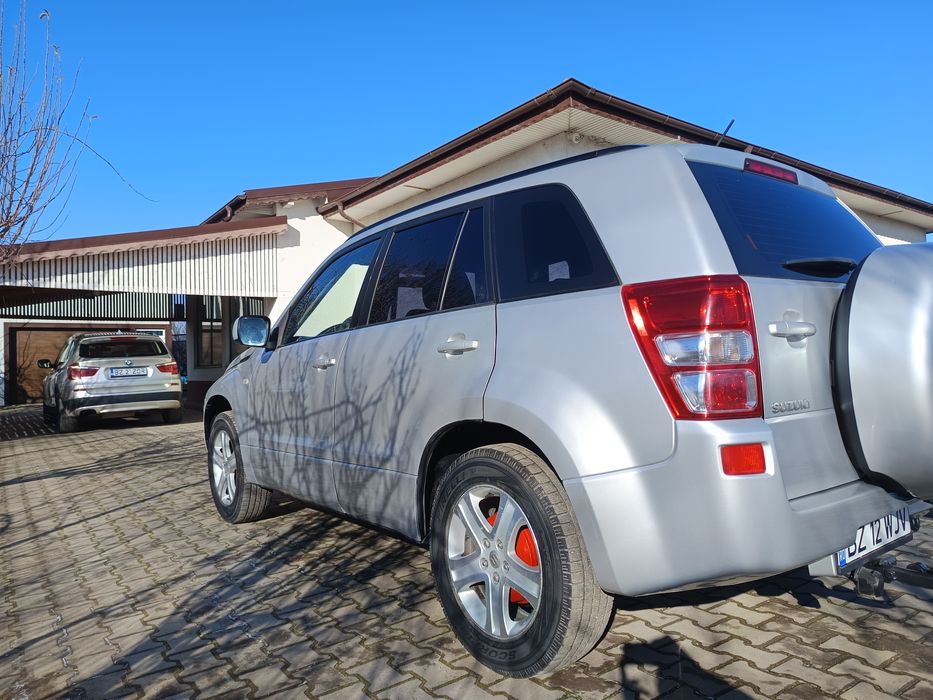 Vând Suzuki Grand Vitara 2.0 benzina an 2006