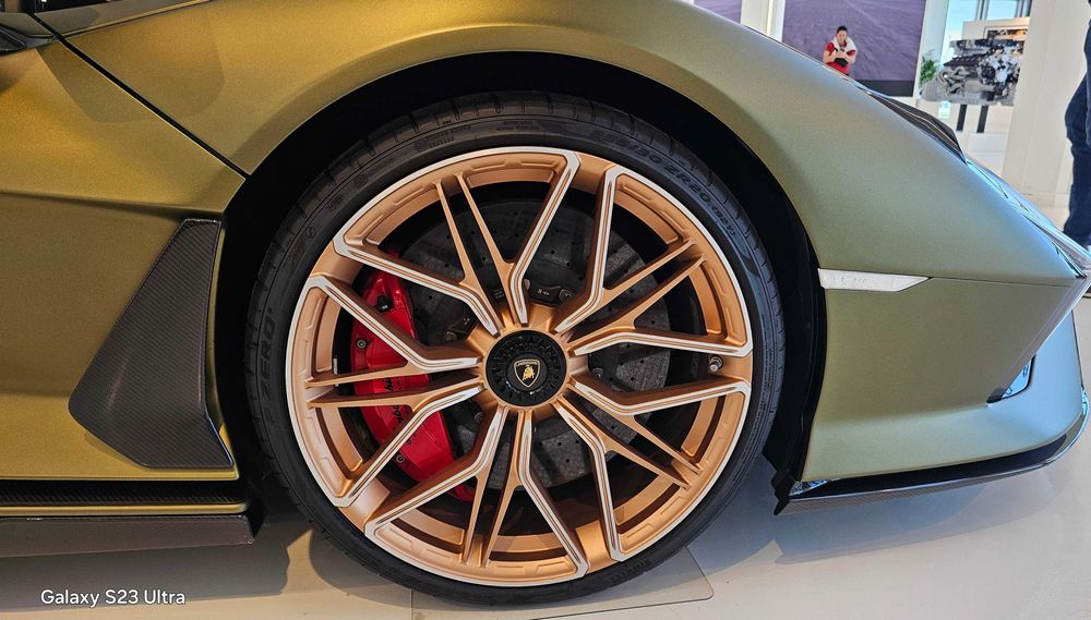 Reconditionarea , strunjirea feţei jantelor cu metoda "Diamond cut"