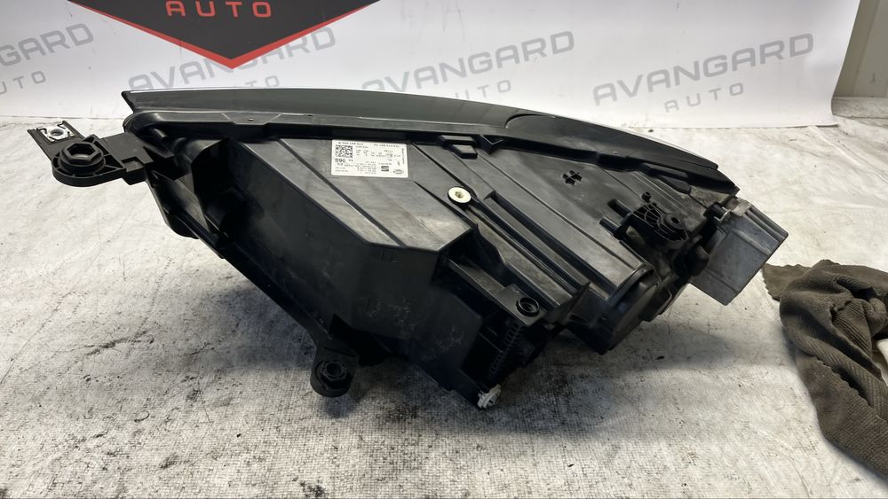 3 броя десен и 1 брой ляв фар Seat Ateca Cupra Facelift 2020-