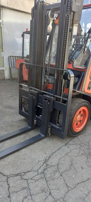 Продавам газокар НИСАН 3 тона. Цената е с ДДС.